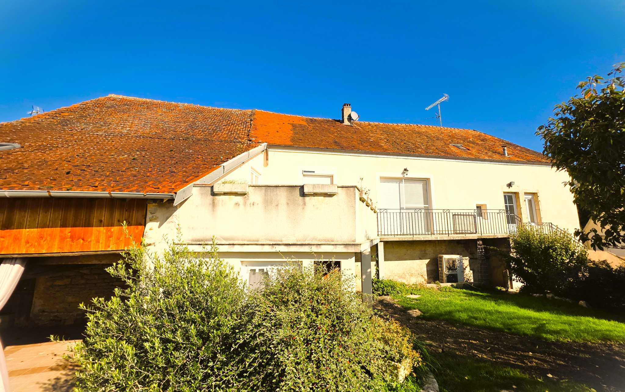 MAISON - 250 M2 - POUILLENAY